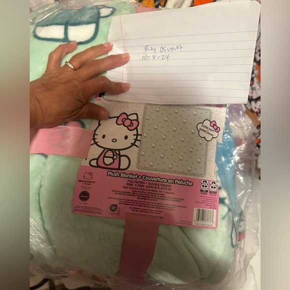 Hello Kitty Green Mushroom Plush Full/Queen Blanket - Picture 1 of 2